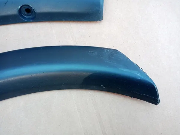 Mitsubishi Outlander Takapuskurin Reunus Vasemmalle Oikealle 2014 image 2