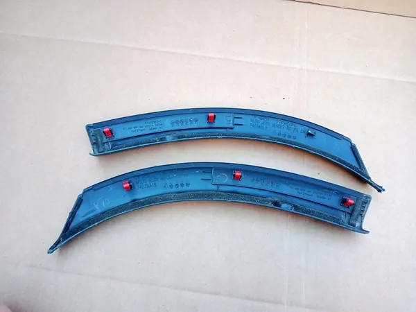 Mitsubishi Outlander Takapuskurin Reunus Vasemmalle Oikealle 2014 image 4