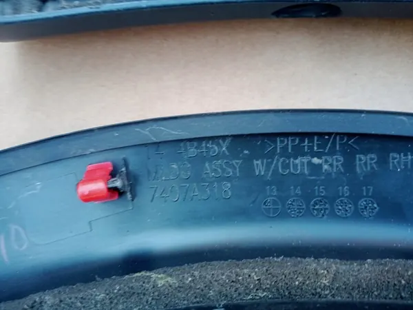 Mitsubishi Outlander Takapuskurin Reunus Vasemmalle Oikealle 2014 image 6