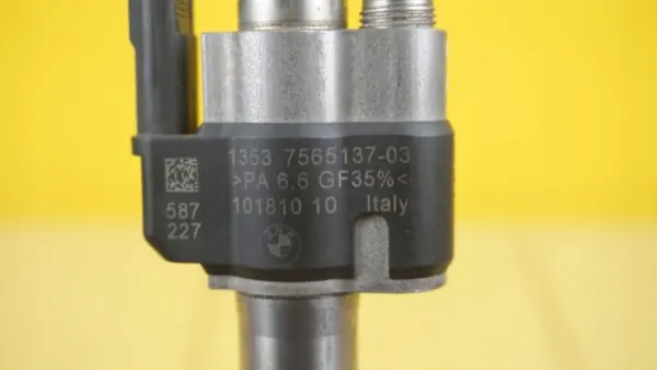 Inyector OEM 7589048-03 para BMW N43B20A 2.0L image 3
