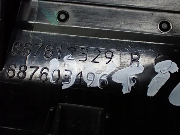 Rechte Lüftungsgitter OEM 687612329R Dacia Duster II image 5