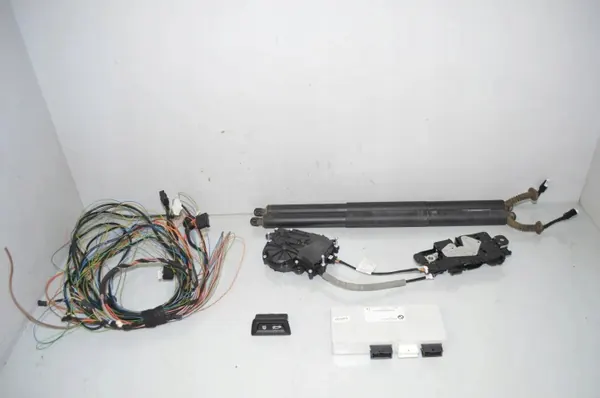 Módulo de control de maletero OEM 7412610 BMW X1 F48 image 2