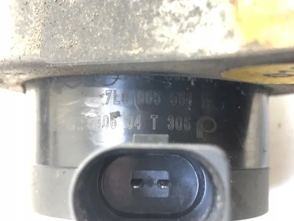 Extra Vattenpump Porsche Cayenne 4.5 340HK OEM 7L0965561E image 3