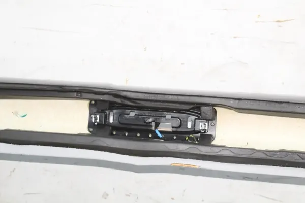 Tête de pavillon Tesla Model 3 2021 OEM 161441101A image 10