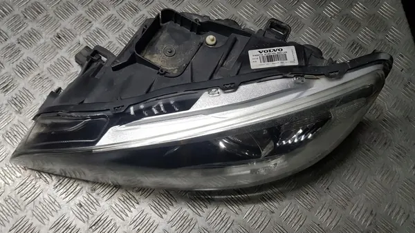 VOLVO V60 II Vasemman Puolen Ajovalot 31420115 image 2
