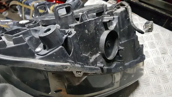 VOLVO V60 II Vasemman Puolen Ajovalot 31420115 image 9