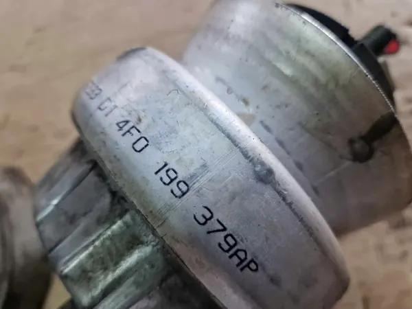 AUDI A6 C6 Motorhalterung Links 4F0199379BK image 2