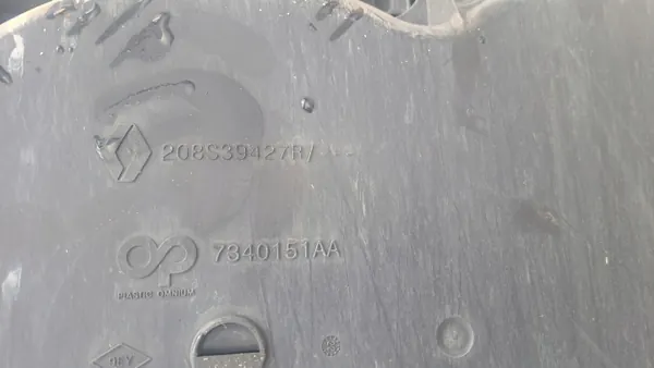 Tanque AdBlue Renault OEM 4113301AA - Usado image 7
