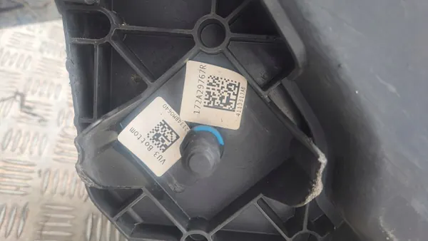 Tanque AdBlue Renault OEM 4113301AA - Usado image 8