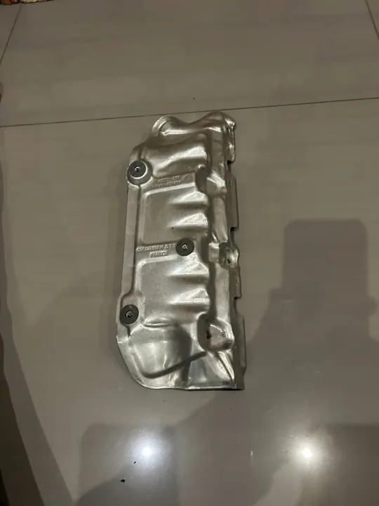 Escudo térmico turbo Audi RS3 8V OEM 07K129597M image 2