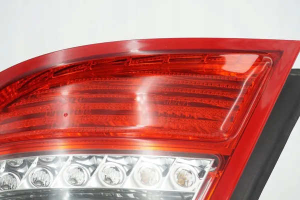 Rechter achterlicht Mercedes W204 A2048204064 image 2