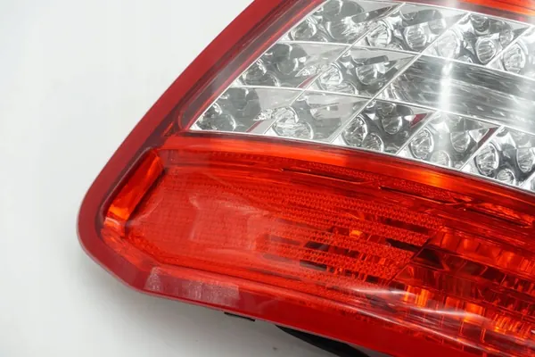 Rechter achterlicht Mercedes W204 A2048204064 image 4