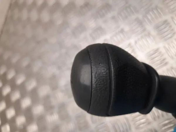 Pommeau de levier OEM 7LA 711 113 D pour VW Transporter image 3