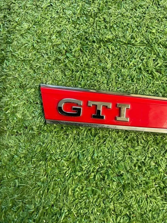 Badge OEM ZXG863 Aile Avant Droite pour VW Polo VI image 3