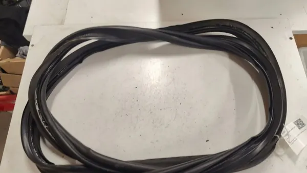 Junta porta-malas Volvo V40 OEM JUT95511 - Usado image 2