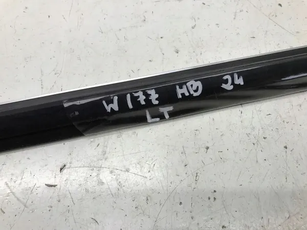 MERCEDES A W177 HB 2024 Hintere linke Fensterleiste A1777350300 image 6