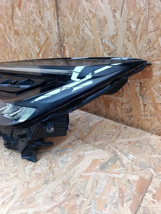 Refletor Esquerdo Toyota CHR II 2023-2026 MKN53 image 2