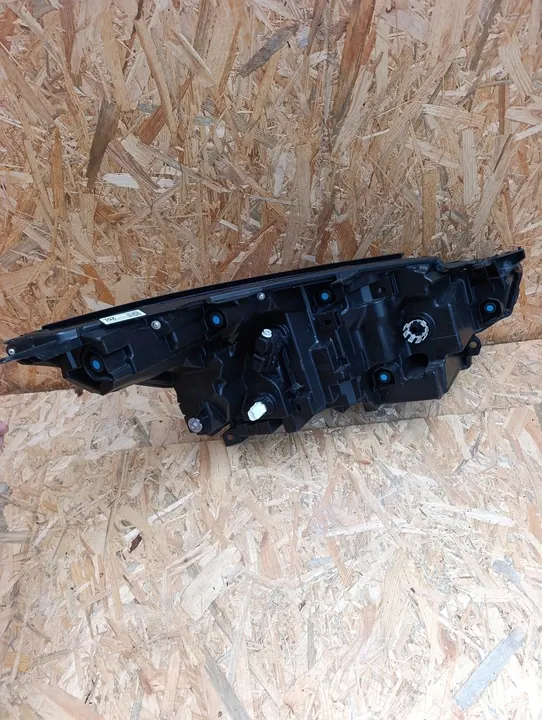 Refletor Esquerdo Toyota CHR II 2023-2026 MKN53 image 5