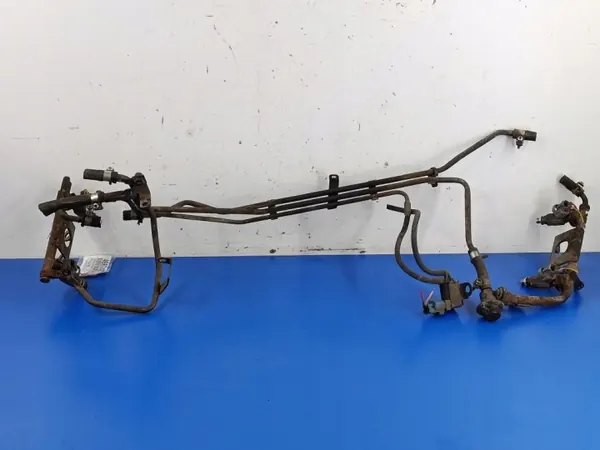 Rail d'injection Subaru Legacy BH 2.5 OEM 17523AA462 image 3