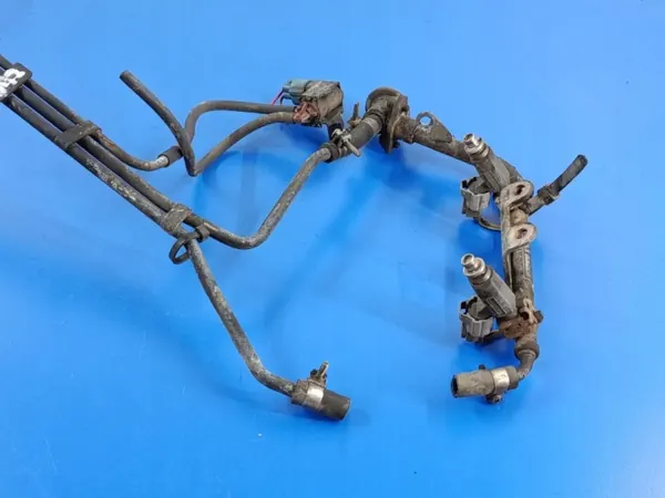 Rail d'injection Subaru Legacy BH 2.5 OEM 17523AA462 image 4