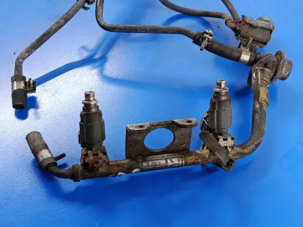 Rail d'injection Subaru Legacy BH 2.5 OEM 17523AA462 image 5