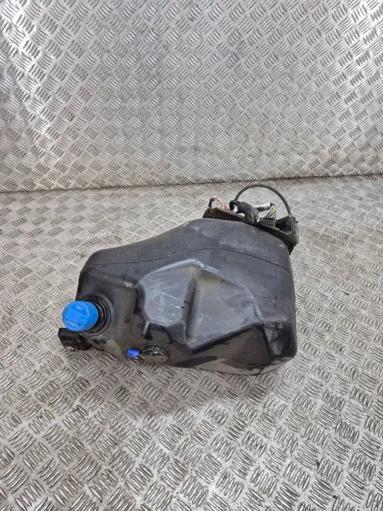 Tanque AdBlue usado OEM M8A25J228BB para Jaguar F-Pace image 2