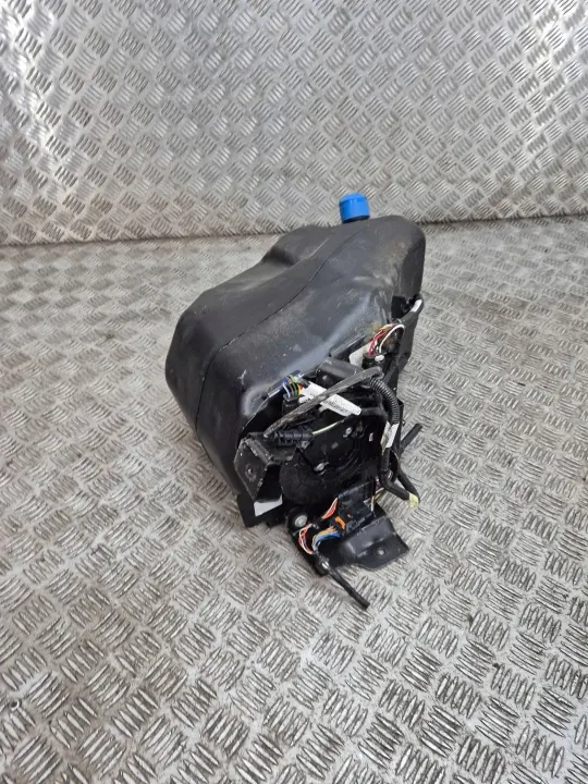 Tanque AdBlue usado OEM M8A25J228BB para Jaguar F-Pace image 3