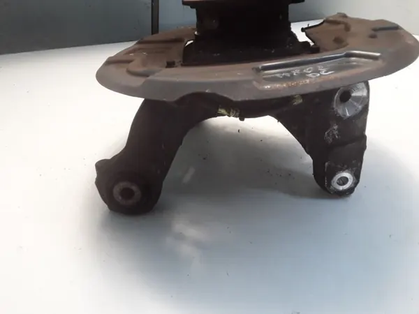 Buje rueda trasera Ford OEM 2306521 - Usado image 3