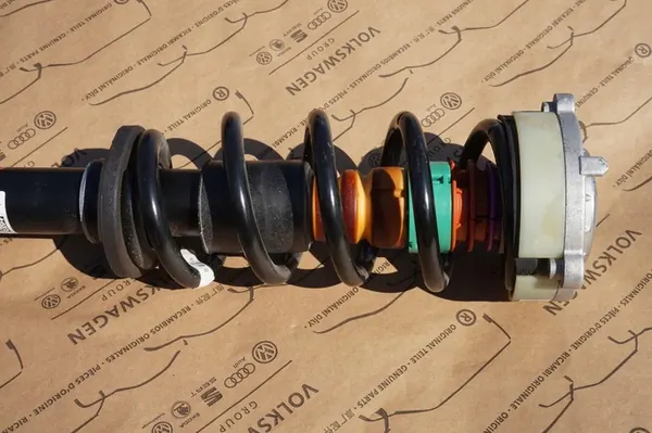 Amortizzatore Sinistro Audi A6 C8 4K 4K0413031AP image 3