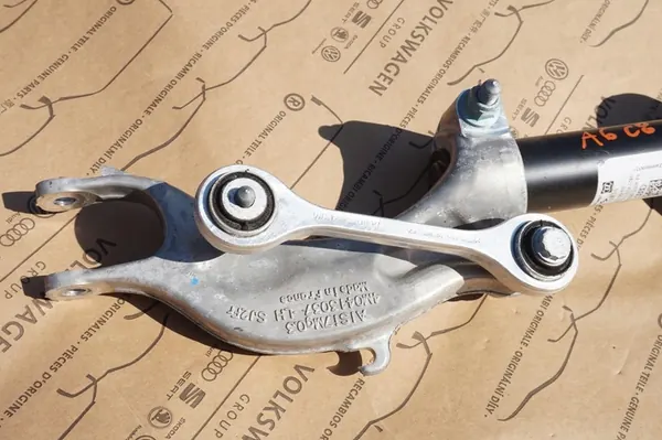 Amortizzatore Sinistro Audi A6 C8 4K 4K0413031AP image 4