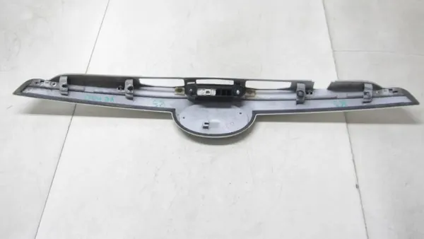 Toyota OE takaluukun lista OEM 76811-0F090 image 3