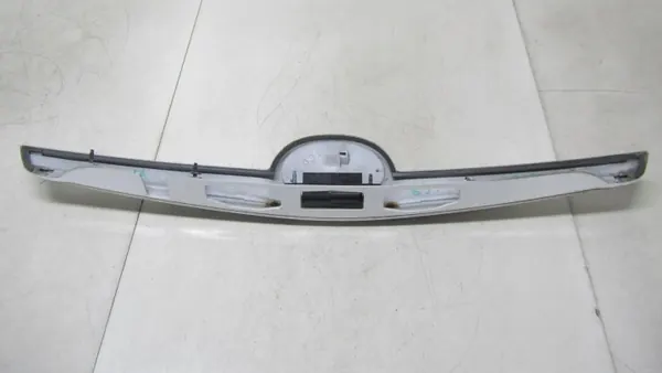Toyota OE takaluukun lista OEM 76811-0F090 image 4