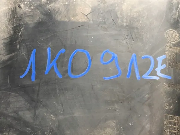 Front Right Wheel Arch VW Golf V image 5