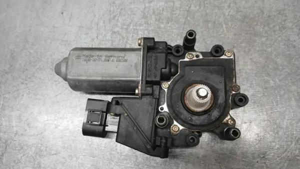 Höger frammotor VOLVOMAR-141400 Audi A3 8L 1.6B image 2