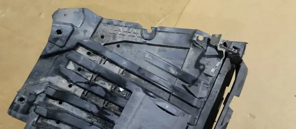 Stötfångarskydd Underdel Mercedes E-Klass W213 A2135200000 image 5