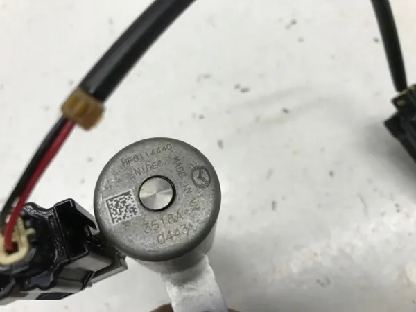 Mazda Oljeventilsensor OEM 3518A0443 - Begagnad image 5