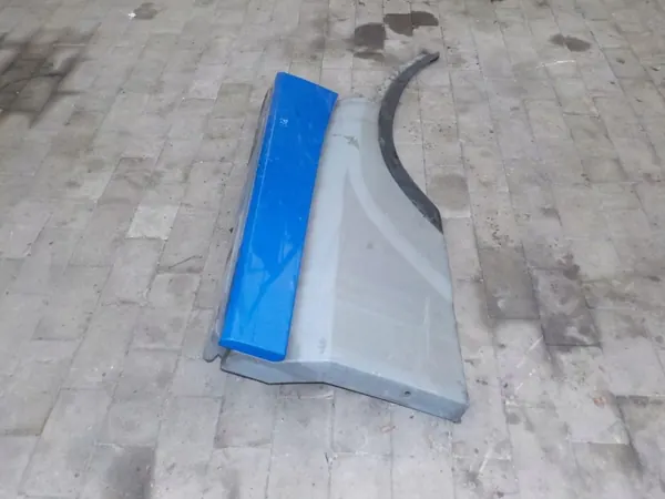 Extensión de estribo derecho DAF 106 OEM 1835028 image 3