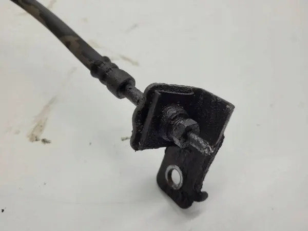 Pinza de freno trasera derecha OEM AUST131654 - Usada image 4