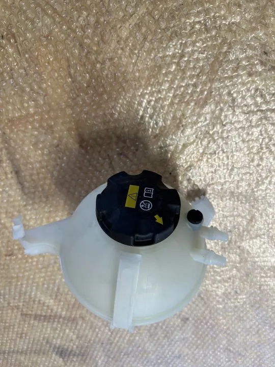 Réservoir d'expansion BMW 8610654 pour Série 5 G30/G31 image 2