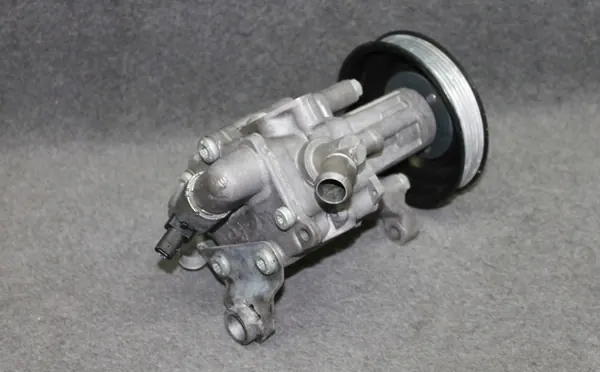 Bomba de direção assistida BMW F01 F02 F07 3.0D 4.0D 5.0D 6798665 image 3