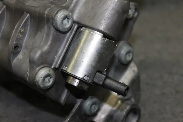 Bomba de direção assistida BMW F01 F02 F07 3.0D 4.0D 5.0D 6798665 image 5