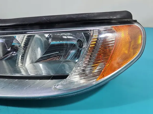 Phare gauche VOLVO V70 III OEM 31214351 image 3