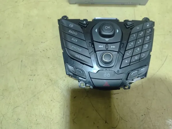 Radio Ford Fiesta MK7 AM5T-18C815PD - Usado image 4