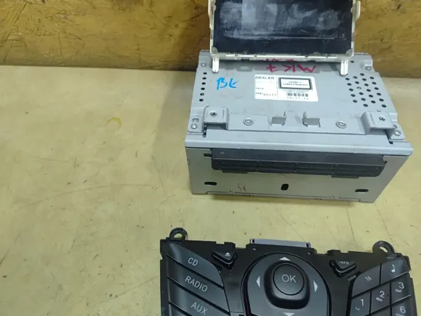 Radio Ford Fiesta MK7 AM5T-18C815PD - Usado image 6