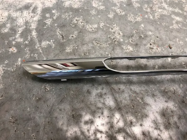 Acabamento de para-choque cromado direito dianteiro Mercedes W212 A2128851874 image 3