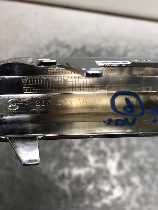 Acabamento de para-choque cromado direito dianteiro Mercedes W212 A2128851874 image 5