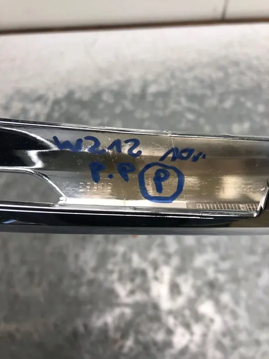 Acabamento de para-choque cromado direito dianteiro Mercedes W212 A2128851874 image 6