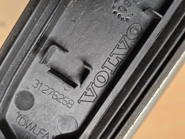 Moldura Portón Volvo S80 OEM 31276258 (2007-2016) image 6