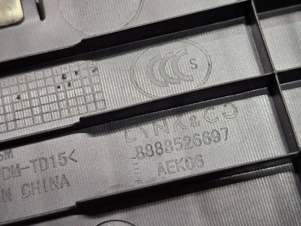 Lynk & Co 01 Bagageutrymmestäck OEM 8888526697 Begagnad image 6