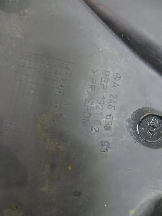 Mercedes W246 Etu Oikea Lokasuoja OEM GIS63354 image 8